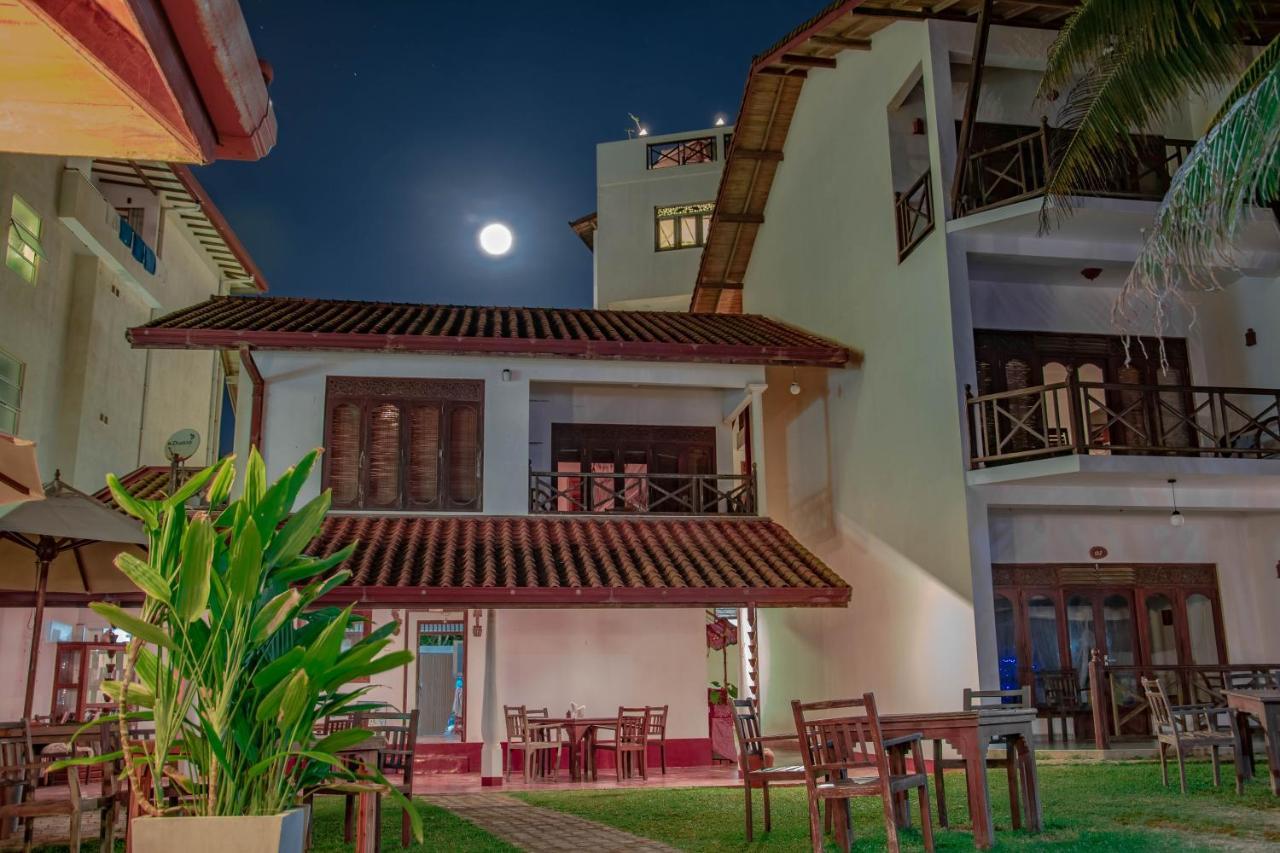 Aussie Swiss Weligama Hotel Kültér fotó