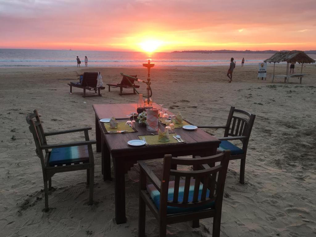 Aussie Swiss Weligama Hotel Kültér fotó