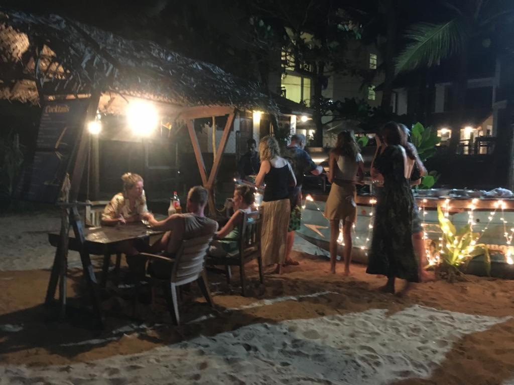 Aussie Swiss Weligama Hotel Kültér fotó