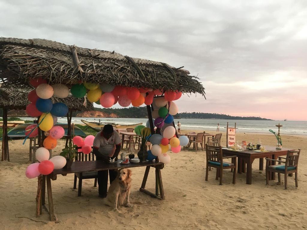 Aussie Swiss Weligama Hotel Kültér fotó